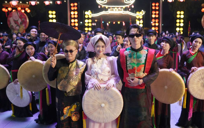 Truyền thông nước ngoài nhận xét MV Bắc Bling của NS Xuân Hinh và Hòa Minzy Ảnh 2