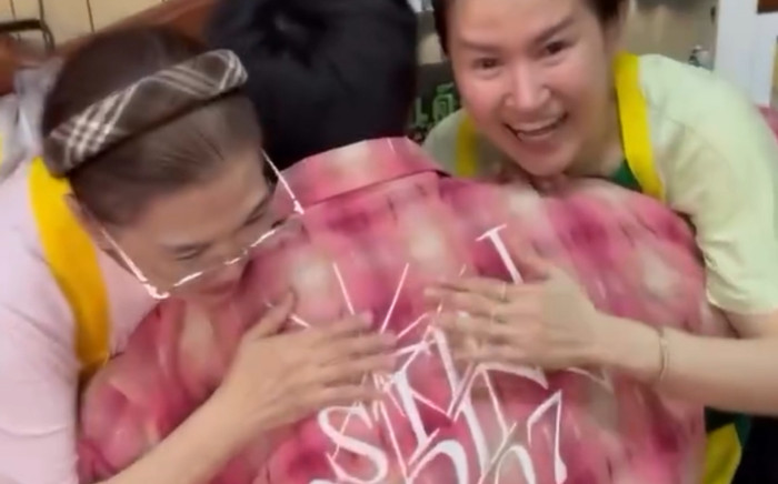 Nam ca sĩ chi 1,6 tỷ đồng để trả hết nợ cho gia đình, mua tặng bà và dì 2 căn nhà Ảnh 2