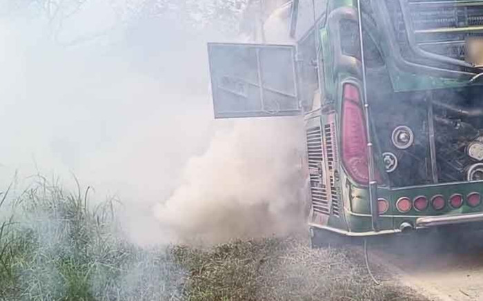 Cháy xe buýt chở 35 học sinh đến trường, hiện trường hoang tàn Ảnh 2