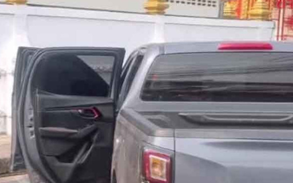 Nam cảnh sát đỡ đẻ cho người phụ nữ trong xe hơi, cộng đồng mạng nhiệt liệt khen ngợi Ảnh 2