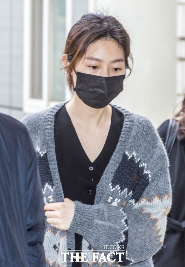 Showbiz 24h: Kim Sae Ron được cho là đã gặp vấn đề tâm lý vì có cuộc hôn nhân ngột ngạt với chồng, và phía gia đình lơ là không quan tâm đến cô. Những yếu tố này đã khiến nữ diễn viên lựa chọn con đường cực đoan. Ảnh: The Fact