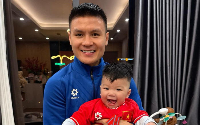 Quang Hải bế con 'cày view' cho Hòa Minzy Ảnh 2