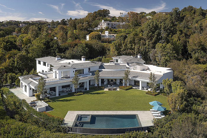 Biệt thự xa hoa của Jennifer Lopez và Ben Affleck tại Beverly Hills thời điểm cả hai còn chung sống.