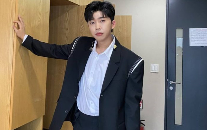 Nam ca sĩ hàng đầu showbiz bị tịch thu nhà vì nợ thuế Ảnh 2