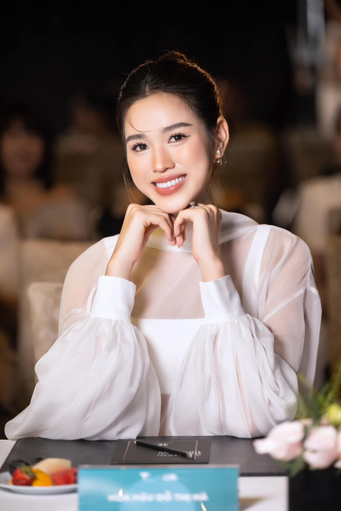 Hoa hậu Đỗ Thị Hà nhanh chóng đưa ra phản hồi khi thông tin giải thể công ty 'nổ ra'. (Ảnh: FBNV)