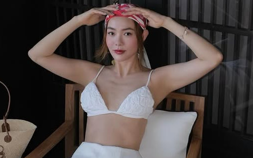 Minh Hằng diện áo tắm nhỏ xíu khoe vẻ ngoài căng tràn Ảnh 2