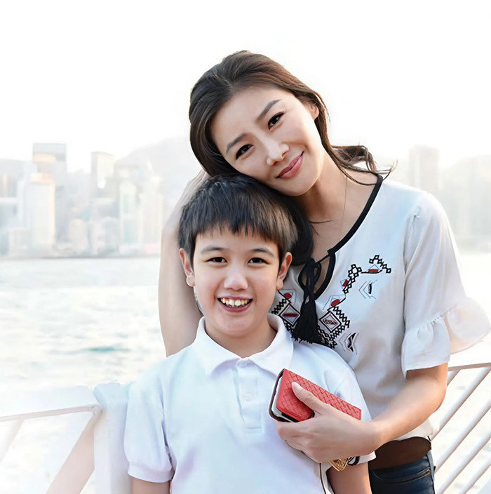 Nữ diễn viên chăm chỉ hoạt động nghệ thuật, làm mẹ đơn thân để chăm sóc con trai nuôi. (Ảnh: IGNV)