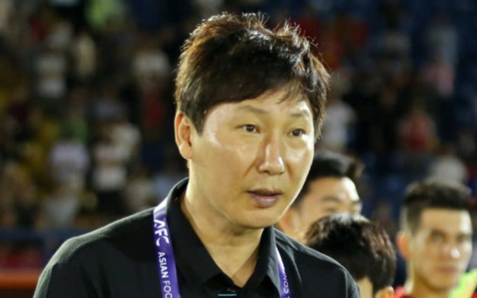 Lương HLV Kim Sang Sik kém xa Troussier, thành tích áp đảo Ảnh 2