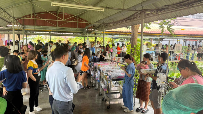 Động đất khiến bệnh viện rung chuyển, hàng trăm bệnh nhân tháo chạy Ảnh 1