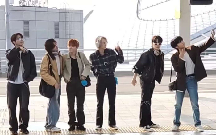 Ồn ào hủy show tại Thái Lan chưa lắng, nhóm nhạc Kpop bị tố chiếm dụng xe đẩy ở sân bay Ảnh 2