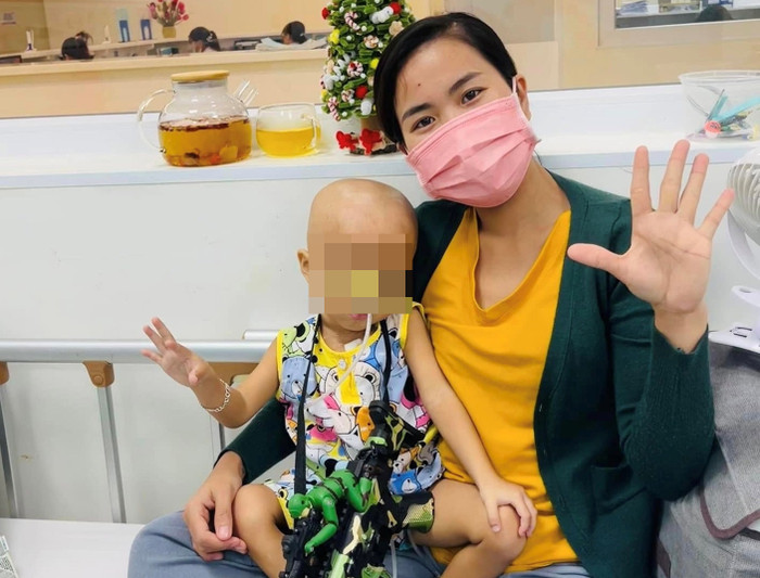 Mẹ bé Bắp hứa rằng sau khi Bắp điều trị xong sẽ sao kê minh bạch tiền từ thiện ủng hộ Bắp chữa bệnh. 