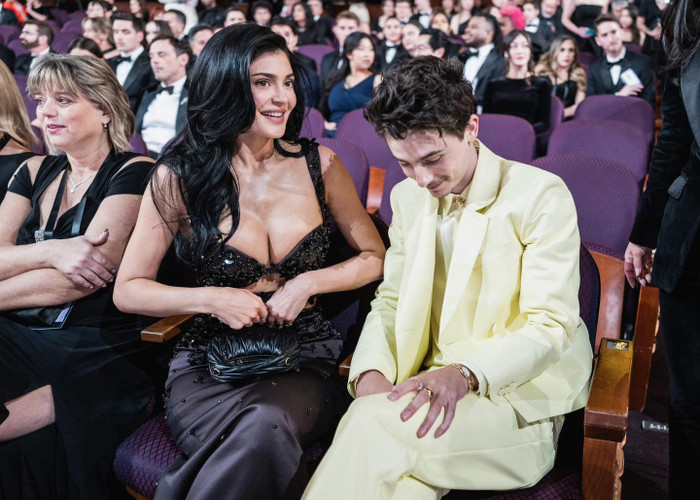 Mỹ nhân 27 tuổi khoe 'đôi gò bồng đảo' căng tràn khiến dân tình ná thở ở Oscar 2025 Ảnh 1