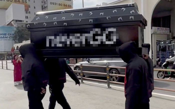Bắt khẩn cấp 9 đối tượng khiêng quan tài diễu phố trước chợ Bến Thành Ảnh 2