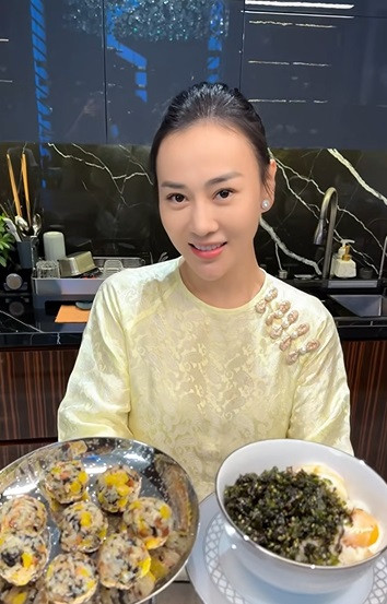 Nữ diễn viên thường xuyên vào bếp, trổ tài nấu ăn cho chồng con thưởng thức. (Ảnh FBNV)