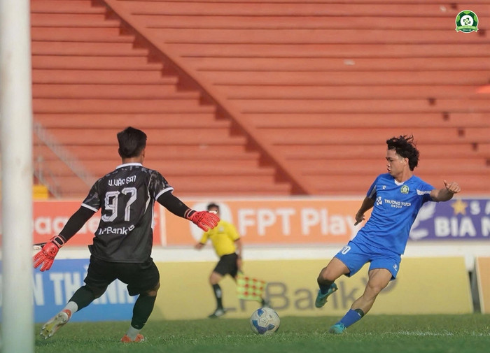 Tiền đạo Nguyễn Công Phượng đã trở lại và ngay lập tức thể hiện tài năng của mình với 1 bàn thắng cùng 2 đường kiến tạo. Ảnh: CLB Bình Phước