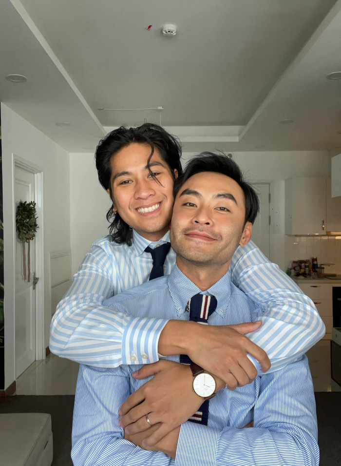 Showbiz 24h: MC Dustin Phúc Nguyễn và Dyon Trần đã nhận được nhiều lời chúc phúc từ đồng nghiệp, khán giả. Ảnh: FBNV