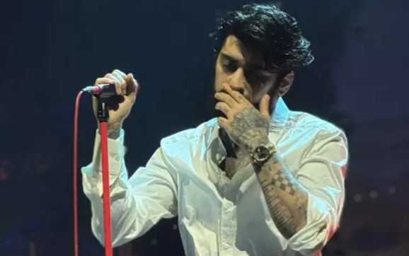 Nam ca sĩ nổi tiếng bị ngộ độc thực phẩm, không thể lên sân khấu biểu diễn vào phút chót Ảnh 2