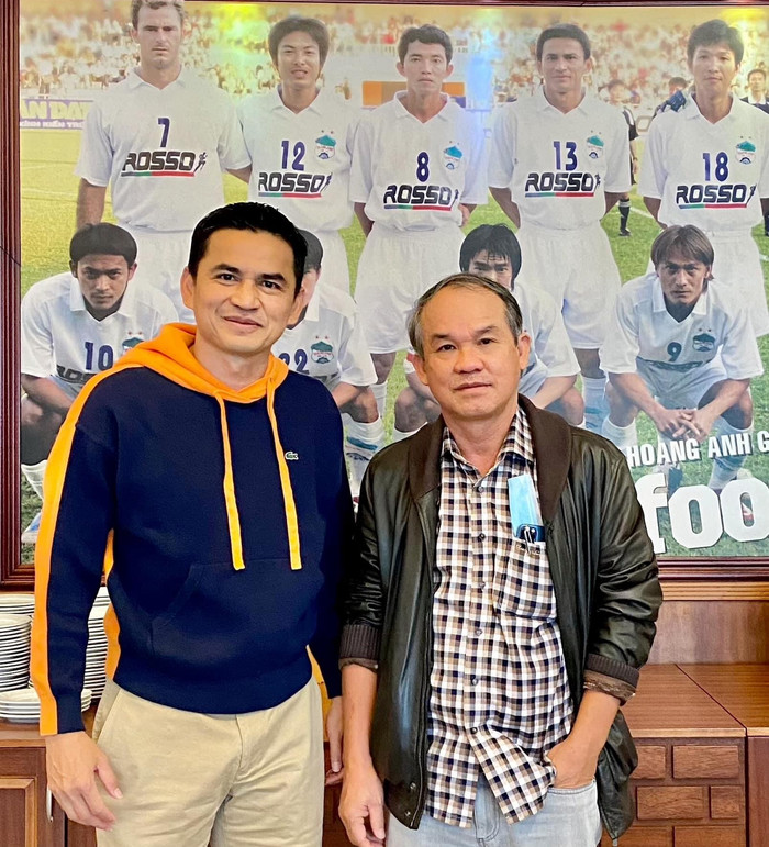 Bầu Đức rất yêu mến HLV Kiatisuk. 