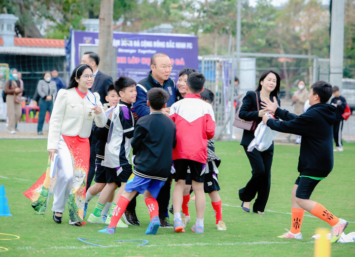 CLB Bắc Ninh khẳng định HLV Park Hang Seo là động lực lớn, thắp sáng đam mê bóng đá cho các em nhỏ.&nbsp; Ảnh: CLB Bắc Ninh