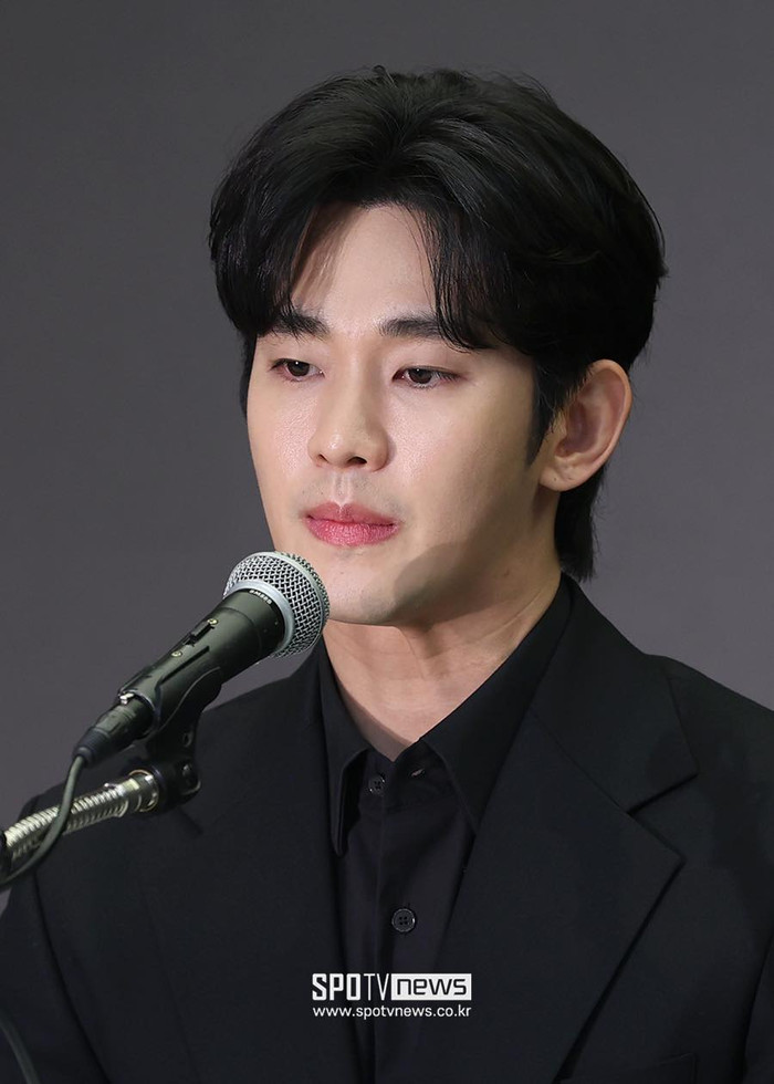 Nam diễn viên cũng bác bỏ thông tin cho rằng Kim Sae Ron đau khổ vì anh, khẳng định thời điểm đó cô đang trong một mối quan hệ khác. 