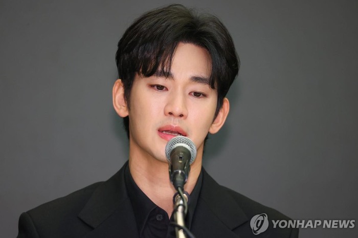 Showbiz 24h: Kim Soo Hyun khẳng định chỉ hẹn hò với Kim Sae Ron với thời gian là 1 năm. Ảnh: Yonhap News