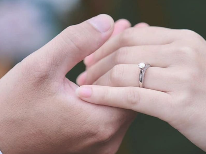 Ngày Cá tháng tư không nên để lấy chuyện tình cảm ra làm trò đùa với người khác. Ảnh: Sưu tầm