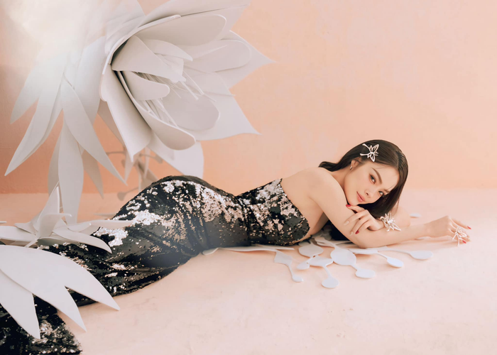 Nhan sắc quyến rũ của Dương Cẩm Lynh ở tuổi 42 và là mẹ 2 con. (Ảnh: FBNV)