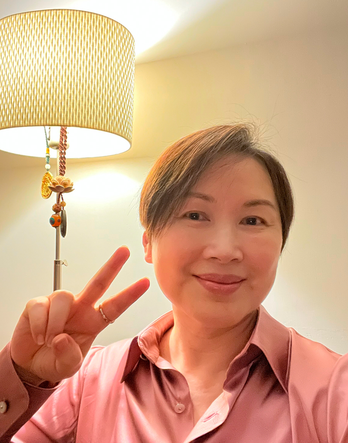 Diễn viên Trần Tú Văn hiện tại có cuộc sống khó khăn, phải bán hàng mưu sinh trên vỉa hè. 