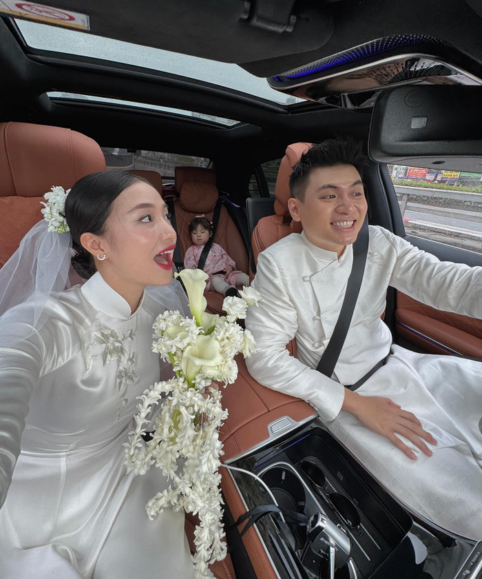 Nhân vật nhí đặc biệt trong lễ ăn hỏi của vợ chồng Salim - bé Pam. Ảnh: FBNV