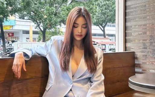 Mốt menswear 'tổng tài' gợi cảm của Hoa hậu Engfa Waraha Ảnh 2