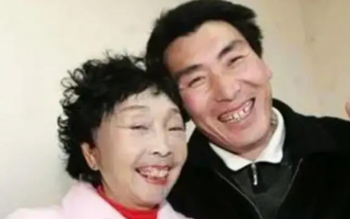 Bà lão 60 tuổi 'dao kéo' trẻ hóa nhan sắc để cưới chàng trai 25 tuổi Ảnh 2