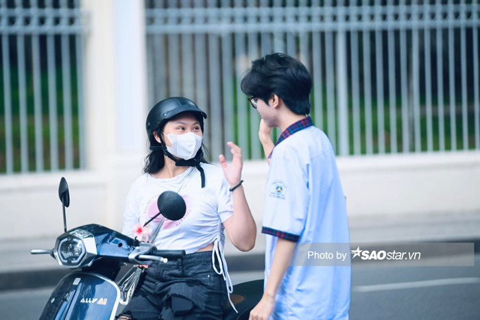Phụ huynh trên cả nước phấn khởi trước quyết định của Bộ Chính trị về việc miễn học phí. Ảnh minh họa