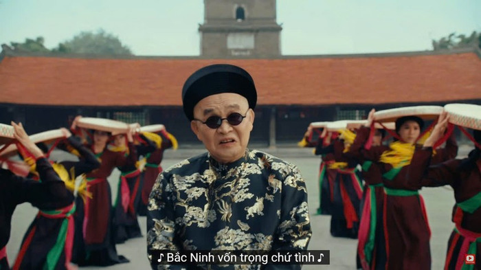 Cú 'đá chân' ấn tượng của NSƯT Xuân Hinh Ảnh 3