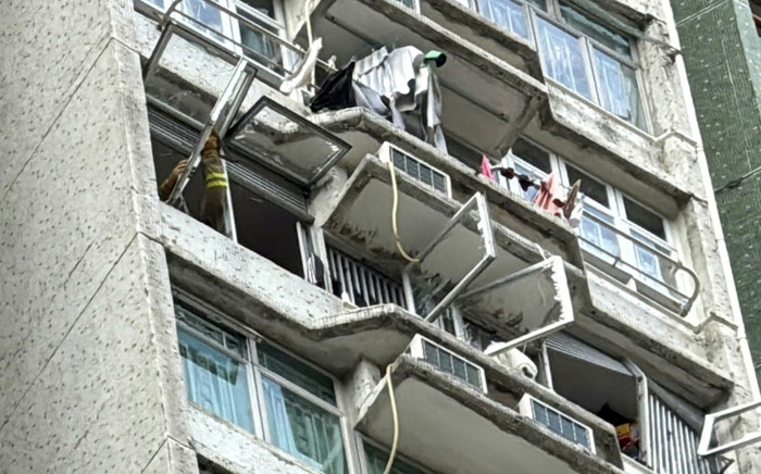 Vụ nổ lớn khiến cửa kính tòa nhà vỡ tứ tung, 3 người bị thương Ảnh 2