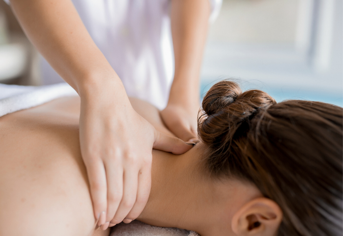 Massage cổ sai cách có thể gây ra nhiều biến chứng nguy hiểm cho sức khỏe. (Ảnh minh họa từ Internet)