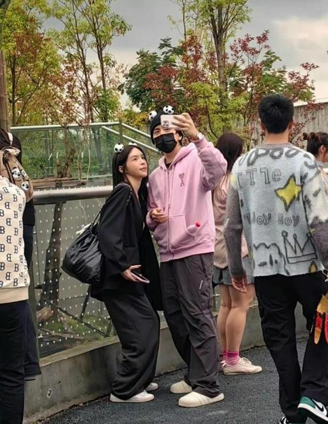 Nam diễn viên Vương Đại Lục từng được bắt gặp hẹn hò cùng bạn gái ở chốn đông người. Ảnh: Sưu tầm