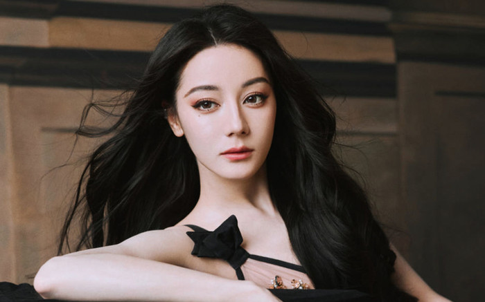 'Cuộc chiến danh phận' của Địch Lệ Nhiệt Ba Ảnh 2