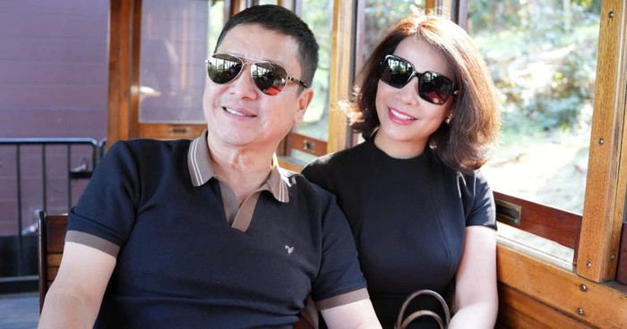 NSƯT Chí Trung tận hưởng hạnh phúc bên bạn gái kém tuổi. Ảnh: FBNV