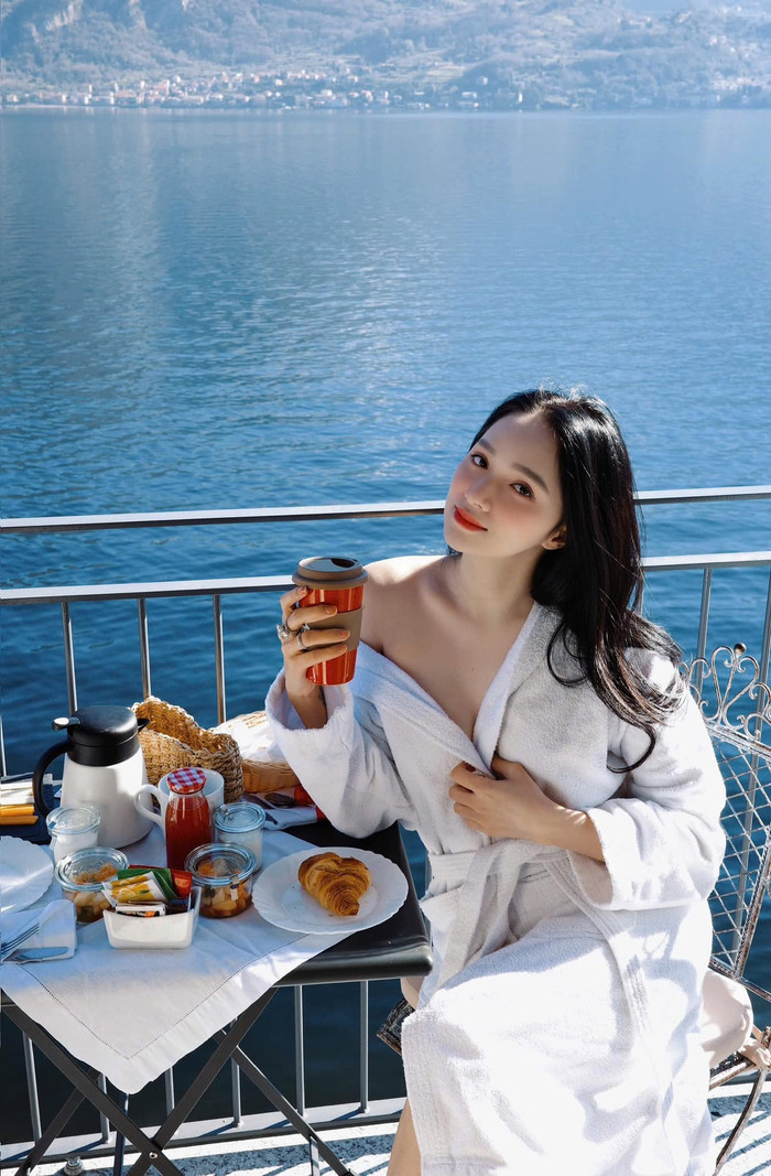 Showbiz 24h: Hương Giang đang dành thời gian vừa đi công tác lẫn đi du lịch tại nước Ý. Ảnh: FBNV