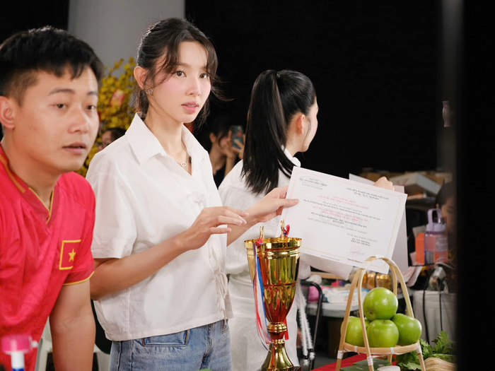 'Cú ngã ngựa' của Hoa hậu Thùy Tiên Ảnh 2