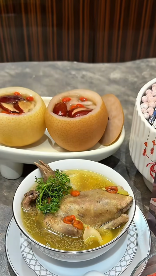 Hai món ăn đẹp mắt do Phương Oanh thực hiện khiến nhiều khán giả vô cùng thích thú, hiếu kỳ. Ảnh: FBNV