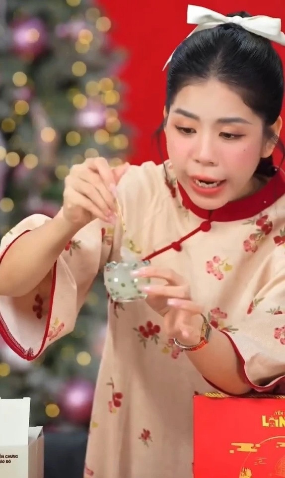 Hằng Du Mục quảng cáo lố sản phẩm yến sào khiến nhiều người mất niềm tin.