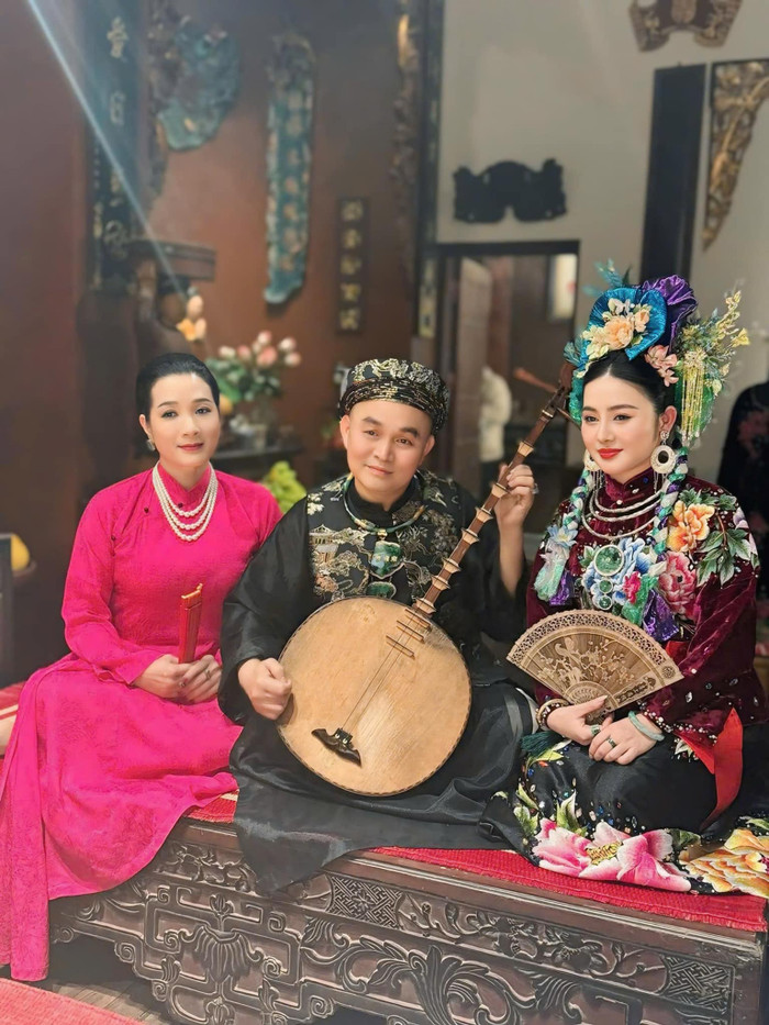 Nghệ sĩ Xuân Hinh được biết đến là một trong những cây đa, cây đề của sân khấu hài Việt Nam. Ảnh: FBNV