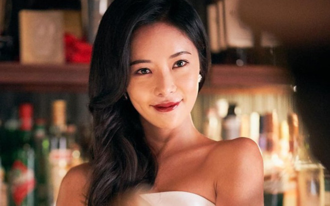 Nữ diễn viên nổi tiếng vừa ly hôn chồng ngoại tình: Sống như bà hoàng trong biệt thự 80 tỷ Ảnh 2