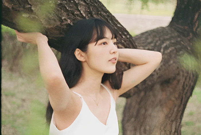 Thay đổi bản thân, nữ diễn viên có phong cách thời trang đơn giản trẻ trung, phù hợp với độ tuổi (Ảnh: Instagram nhân vật). 