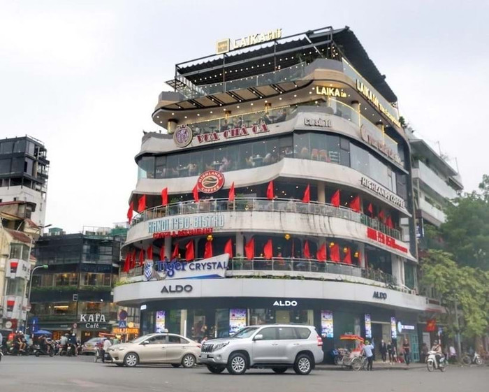 Cận cảnh tòa nhà 'Hàm cá mập' ở Quảng trường Đông Kinh Nghĩa Thục mà Hà Nội muốn phá bỏ, UBND TP Hà Nội tán thành.&nbsp;