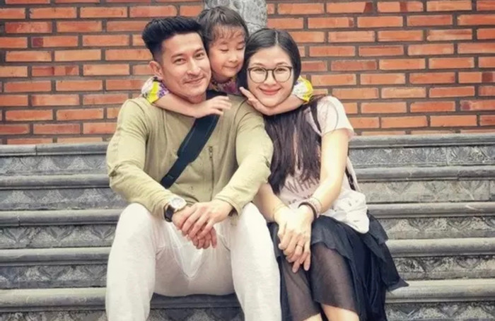 Huy Khánh và vợ cũ luôn đồng hành cùng nhau trong việc nuôi dạy con. Ảnh: FBNV