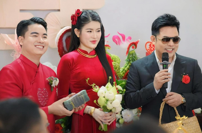 Showbiz 24h: Quang Lê không ngần ngại bỏ ra nhiều tiền để làm quà cưới cho người thân. Ảnh: Kênh 14