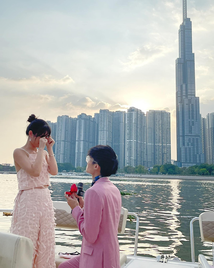 Đích Lép từng quyết định cầu hôn Tizi khi cả hai đạt đến cột mốc năm thứ 9 bên nhau. Ảnh: Sưu tầm