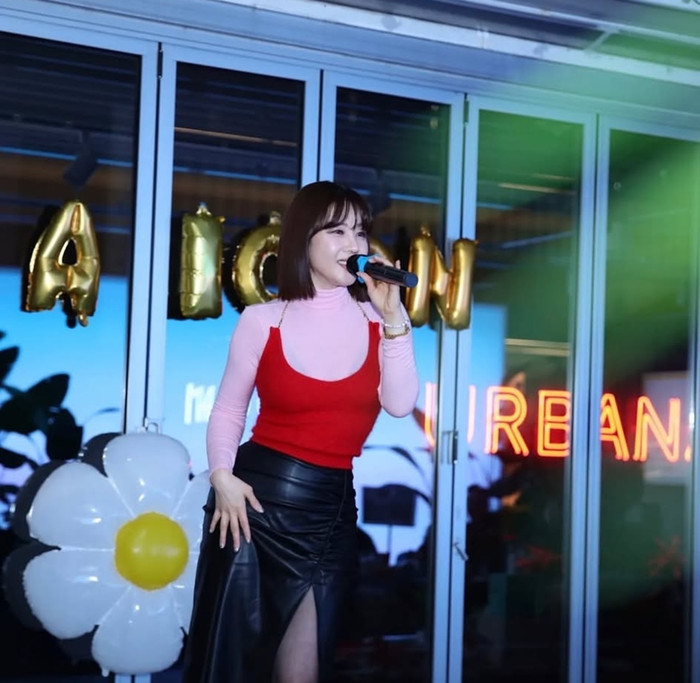 Nữ ca sĩ làm phục vụ quán karaoke, tiếp khách mỗi đêm đến 2h sáng Ảnh 3